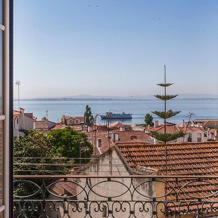 Amazing River View In Historical Lisboa Exterior foto